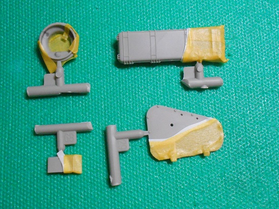 1/35 陸上自衛隊 99式自走 155mmりゅう弾砲を作ります。砲塔の小さなパーツの塗装について