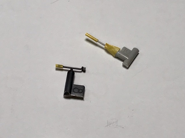 （6）「1/35 日立建機 油圧ショベル」を作ります。このページは、キャブのパーツのマスキングです。