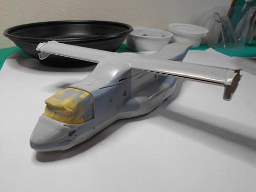 （2）「1/72 オスプレイ ‘‘ 陸上自衛隊 初号機 ”」を作ります。エンジンと機体のマスキングと塗装。　