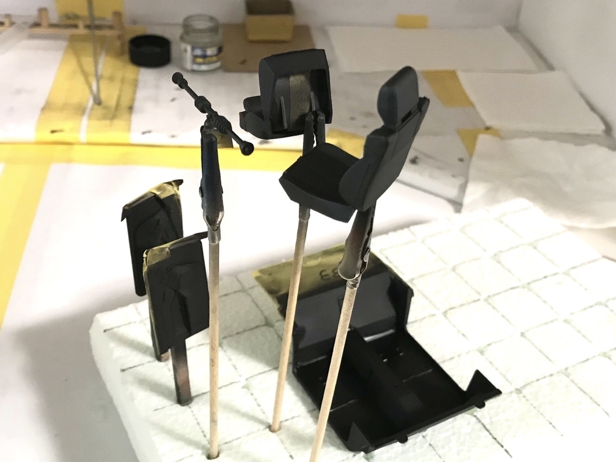 (3)「1/24 トヨタ MR2」を作ります。内装のパーツの塗装。 (3)「1/24 トヨタ MR2」を作ります。内装のパーツの塗装。