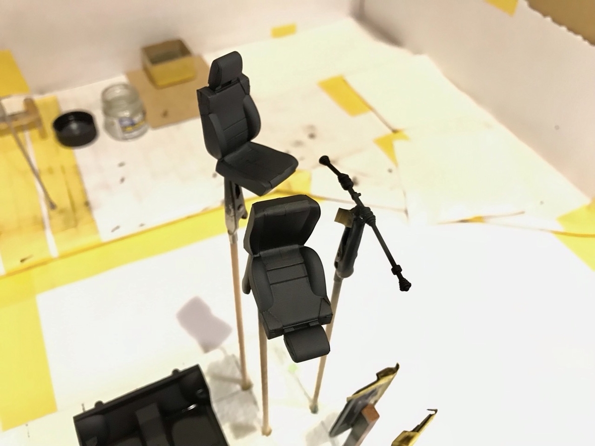 (3)「1/24 トヨタ MR2」を作ります。内装のパーツの塗装。 (3)「1/24 トヨタ MR2」を作ります。内装のパーツの塗装。