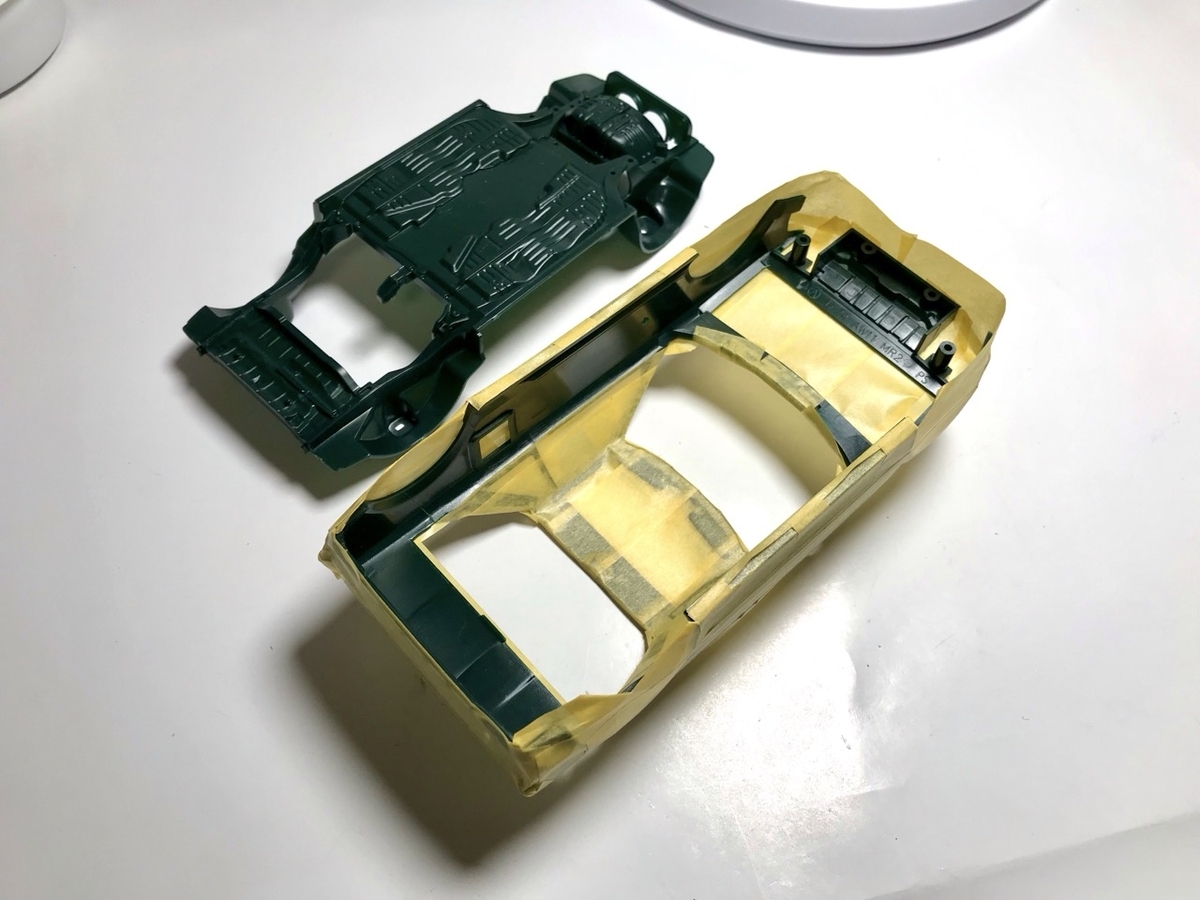 (3)「1/24 トヨタ MR2」を作ります。内装のパーツの塗装。 (3)「1/24 トヨタ MR2」を作ります。内装のパーツの塗装。