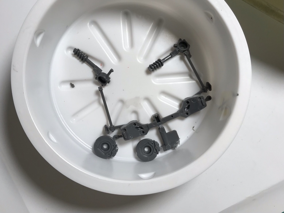 (3)「1/24 トヨタ MR2」を作ります。内装のパーツの塗装。 (3)「1/24 トヨタ MR2」を作ります。内装のパーツの塗装。
