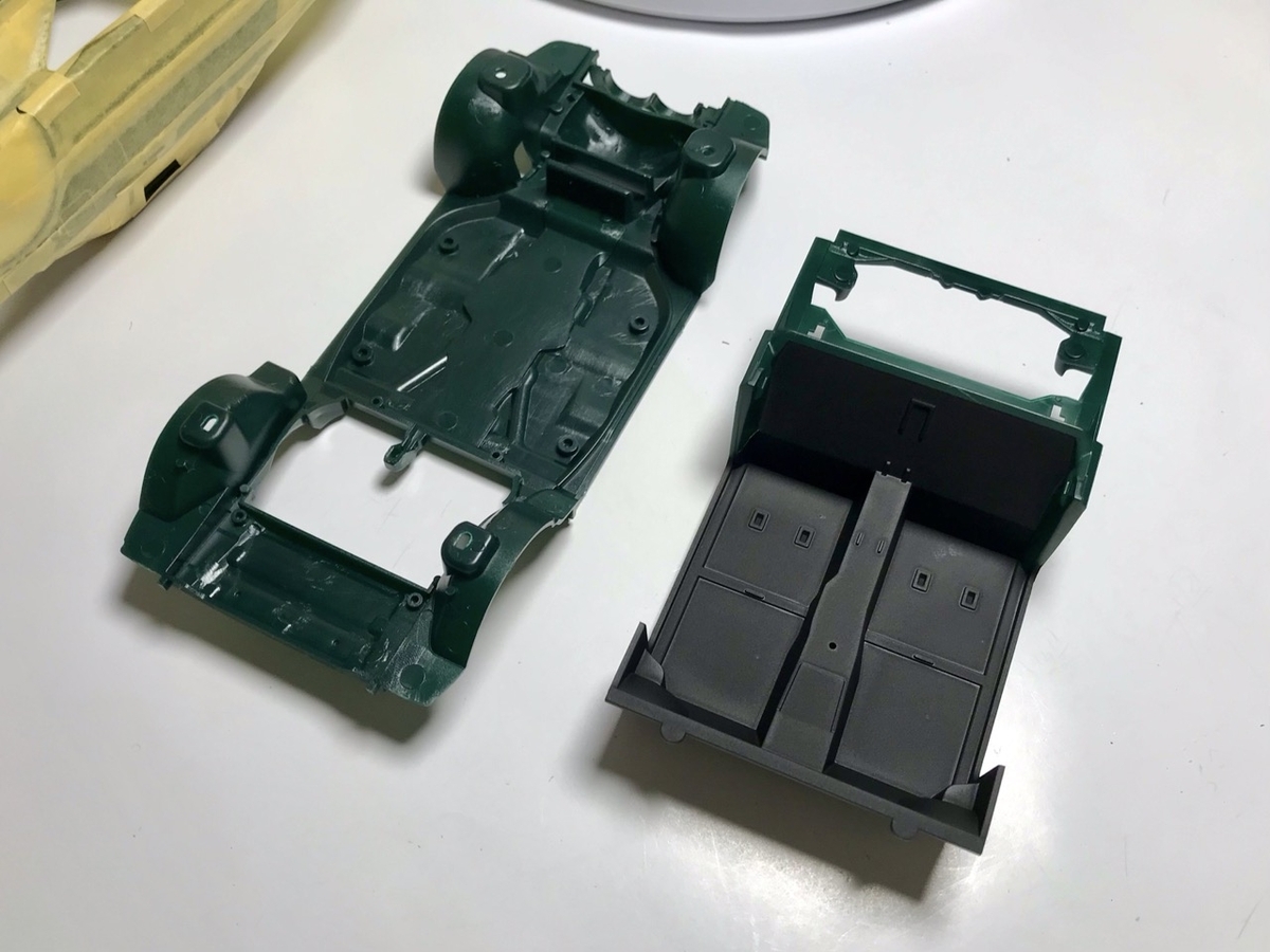 (3)「1/24 トヨタ MR2」を作ります。内装のパーツの塗装。 (3)「1/24 トヨタ MR2」を作ります。内装のパーツの塗装。