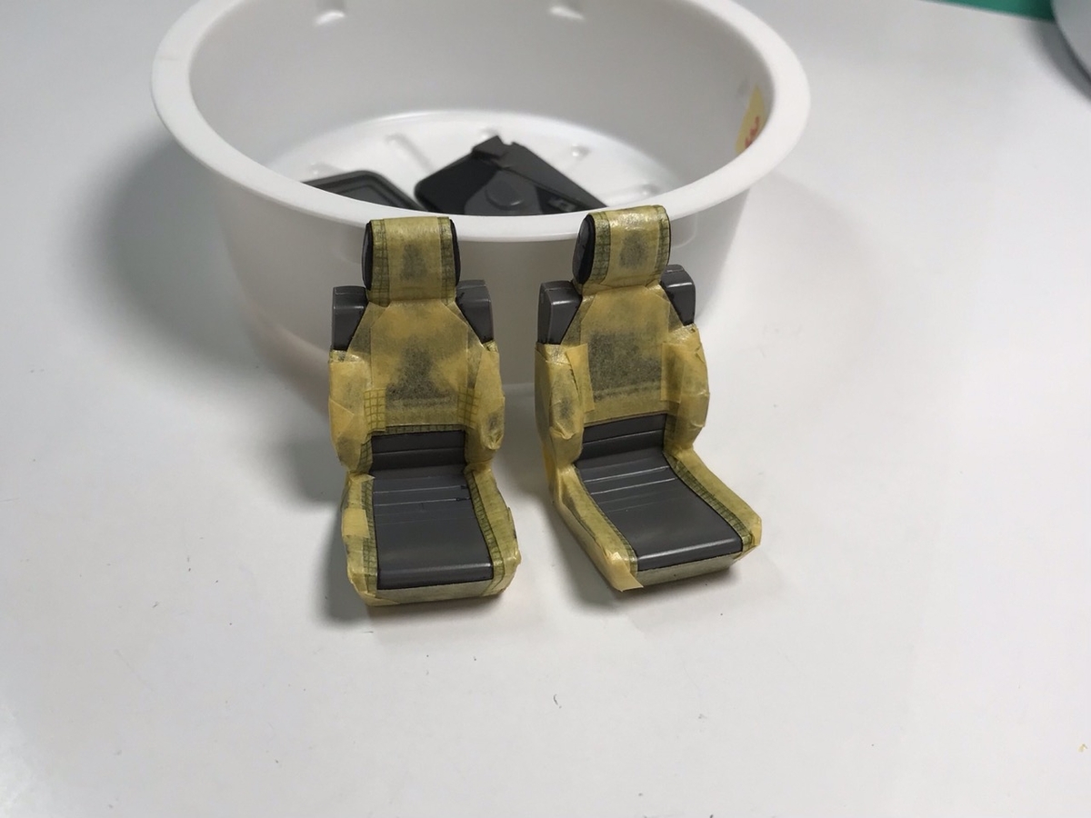 （4）「1/24 トヨタ MR2」を作ります。シートのマスキング。