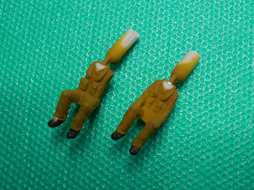 「1/72 オスプレイ ‘‘ 陸上自衛隊 初号機 ”」を作ります。パイロットの塗装と組み立て。