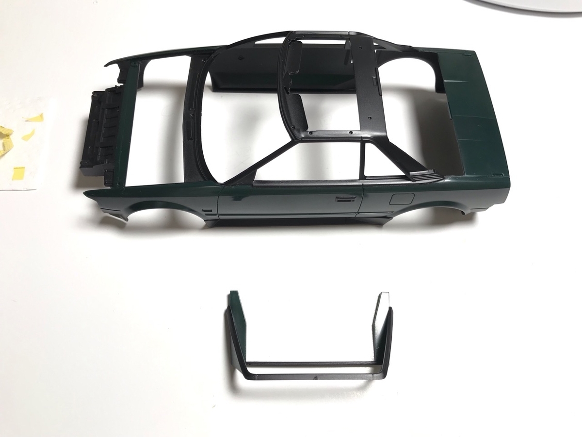 (13)「1/24 トヨタ MR2」を作ります。黒く塗装したパーツ。 (13)「1/24 トヨタ MR2」を作ります。パーツのマスキングと塗装は続きます。