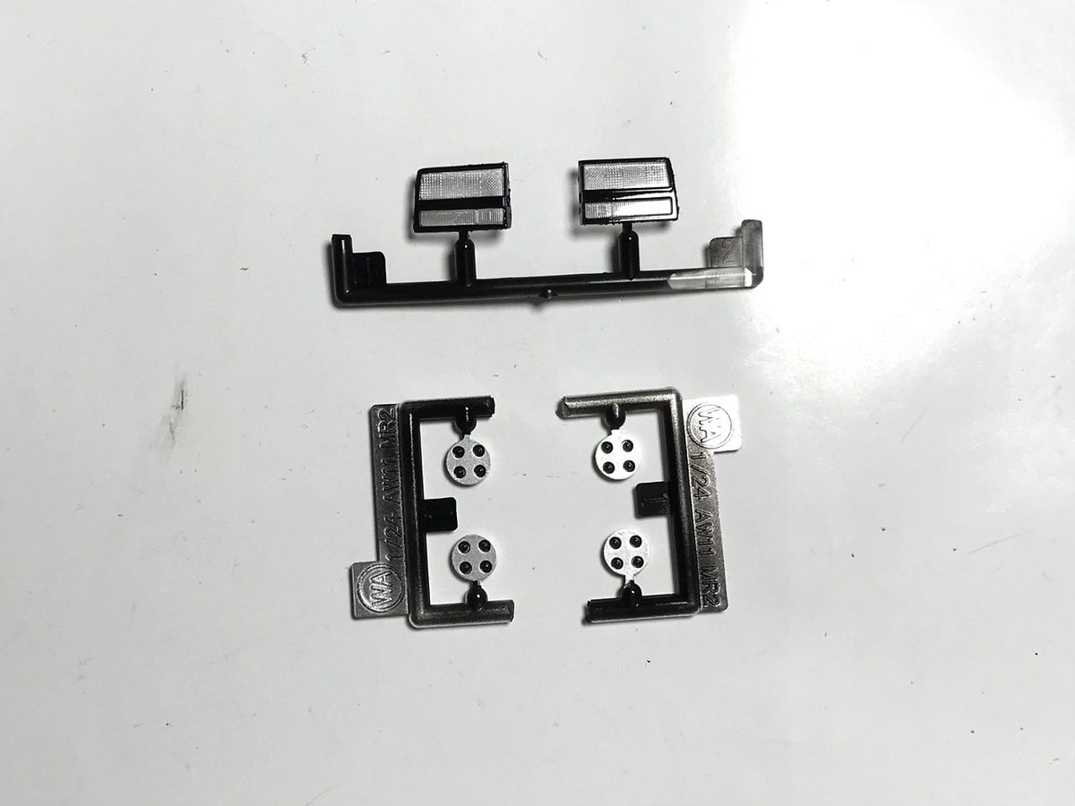 （15）「1/24 トヨタ MR2」を作ります。外装の小さなパーツのマスキングと塗装について。