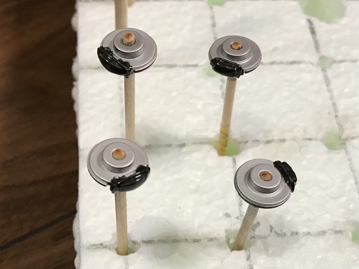 （19）「1/24 トヨタ MR2」を作ります。クリアコーティングしたパーツ