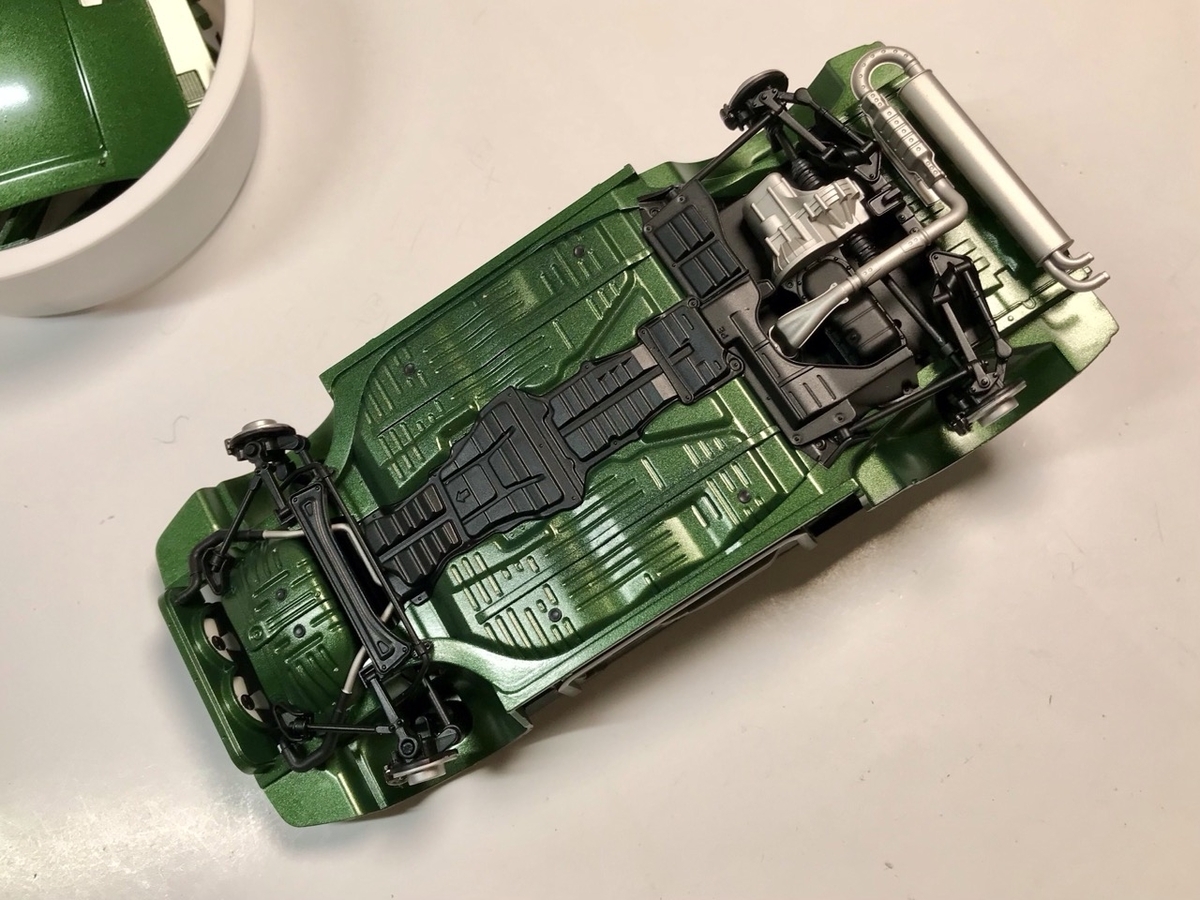 「1/24 トヨタ MR2」を作ります。組立中です。シールも貼りましたよ。