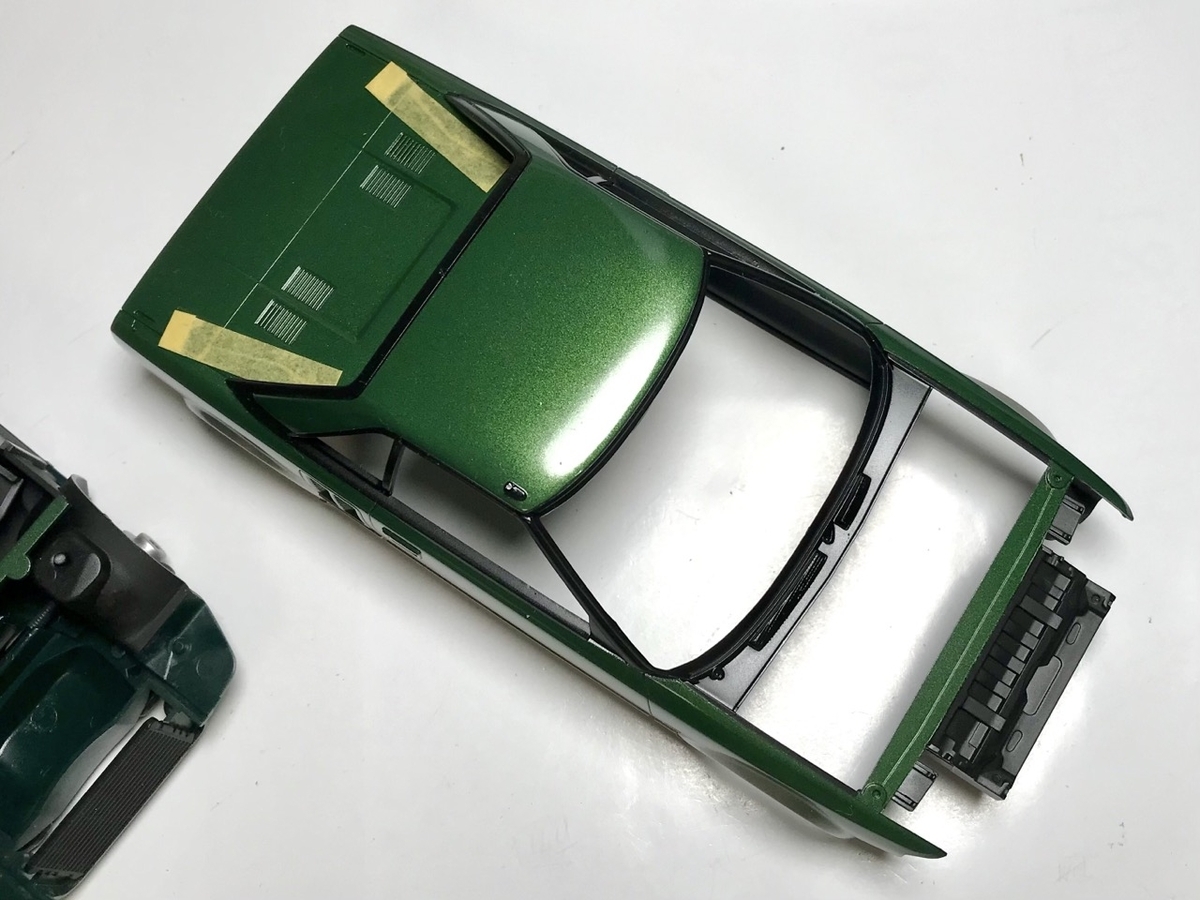 「1/24 トヨタ MR2」を作ります。組立中です。シールも貼りましたよ。