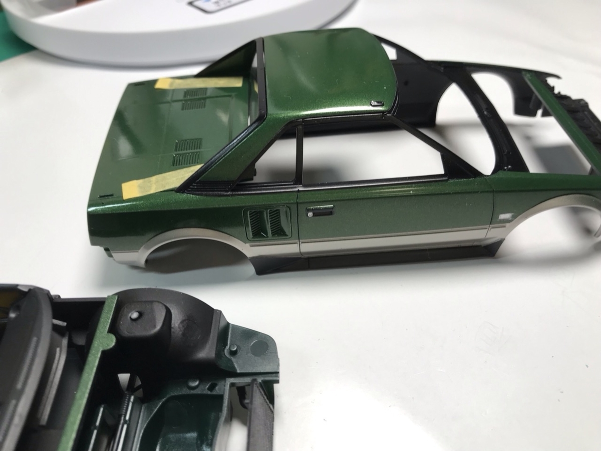 「1/24 トヨタ MR2」を作ります。組立中です。シールも貼りましたよ。