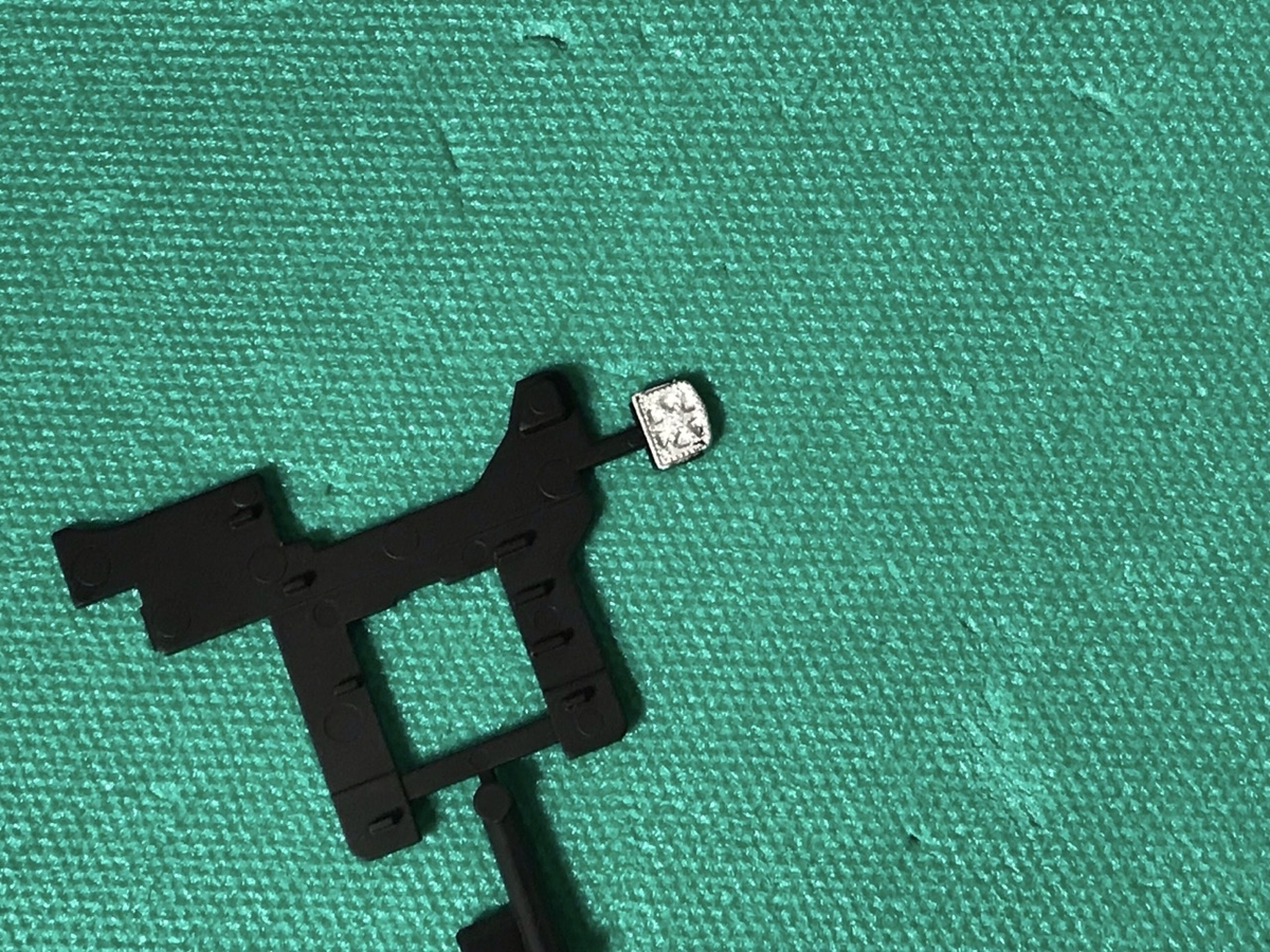 （8）「1/35 ヤンマートラクター YT5113A デルタクローラー仕様」を作ります。パーツを筆塗りしました。