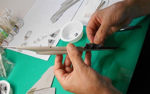 「1/72 F-4EJ ファントムⅡ」を作ります。塗装したパーツを組み立てます。
