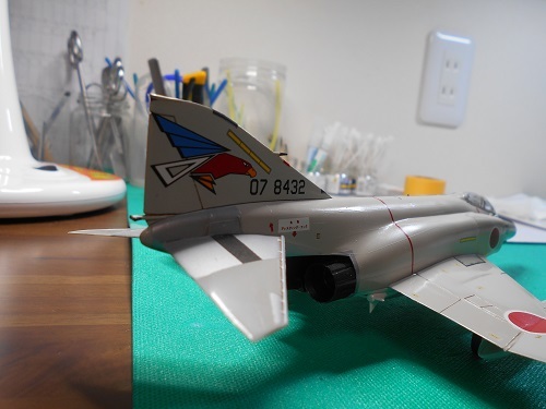 「1/72 F-4EJ ファントムⅡ」を作ります。デカールを貼ります。