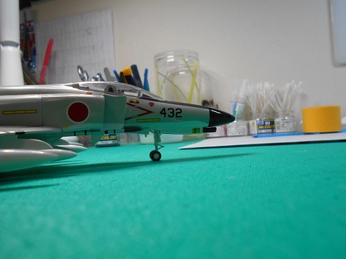「1/72 F-4EJ ファントムⅡ」を作ります。デカールを貼ります。