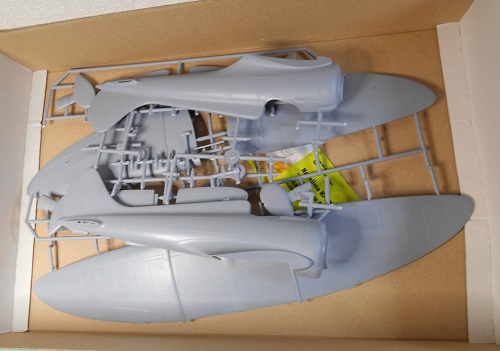 「1/32 九六式艦上戦闘機　三菱 A5M2b 日華事変」を作ります。パーツの塗装