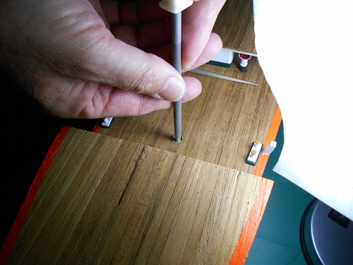 今井科学社製の帆船模型「1/80 日本丸」を作ります。マスト穴をあける。
