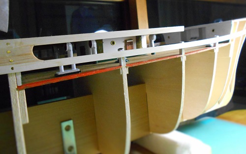 今井科学社製の帆船模型「1/80 日本丸」を作ります。船体外板張り（１）。