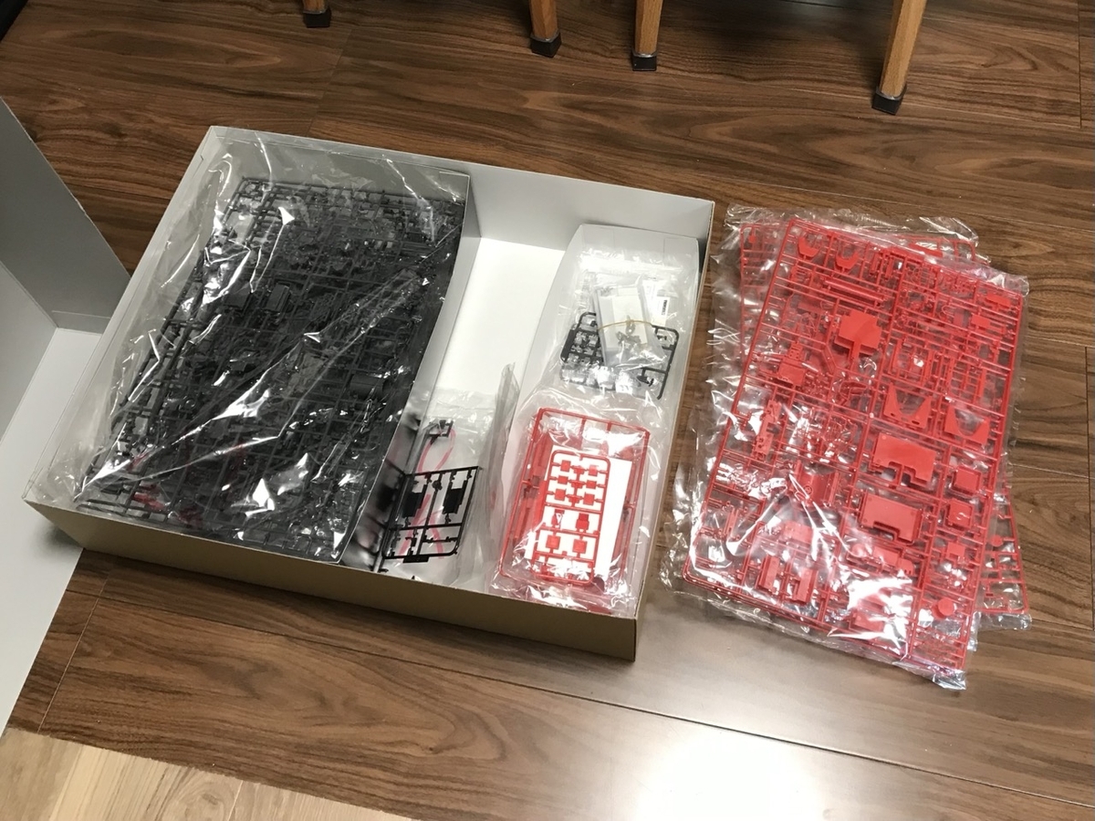 「1/45 ディーゼル機関車 DD51 貨物A更新機」の箱の中