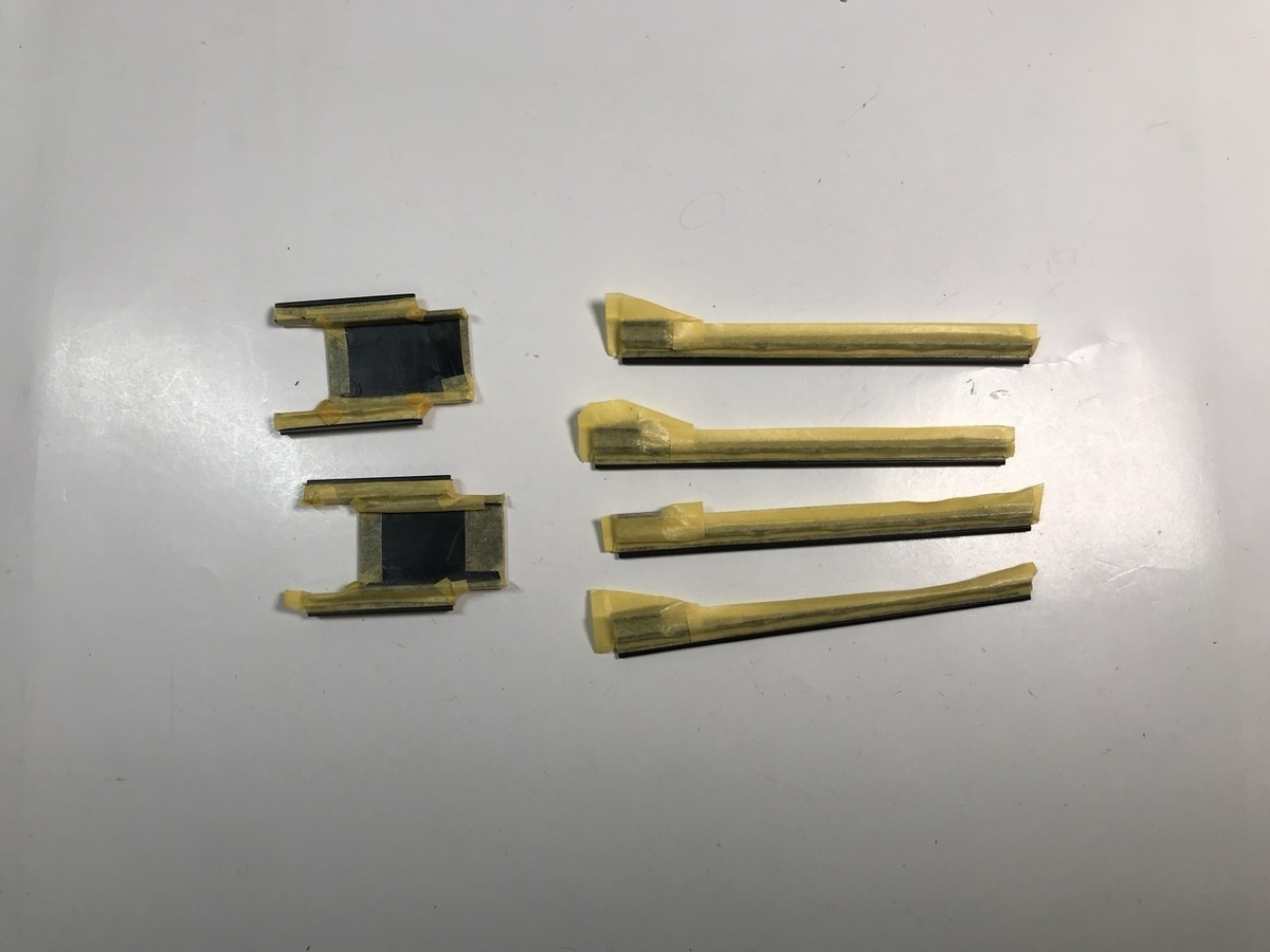 （2）「1/45 ディーゼル機関車 DD51 貨物A更新機」を作ります。 レールのマスキングをします。