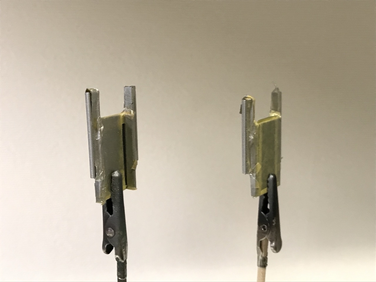 「1/45 ディーゼル機関車 DD51 貨物A更新機」を作ります。マスキングしたレールのパーツを塗装しました。