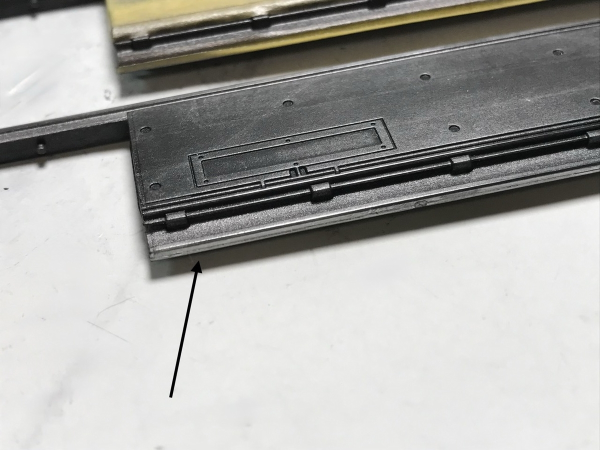「1/45 ディーゼル機関車 DD51 貨物A更新機」を作ります。塗装した車輪とレール。