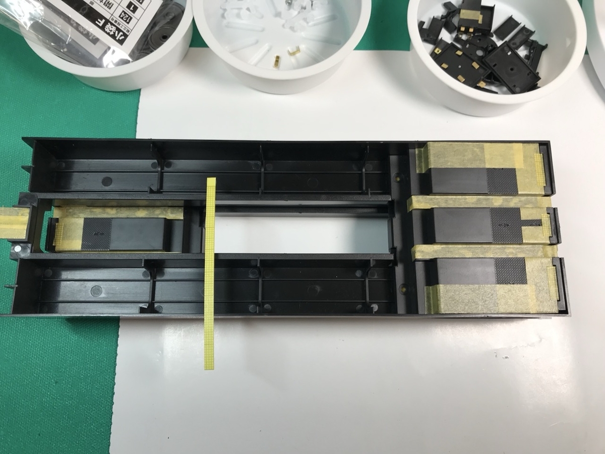 「1/45 ディーゼル機関車 DD51 貨物A更新機」を作ります。展示台の塗装について。