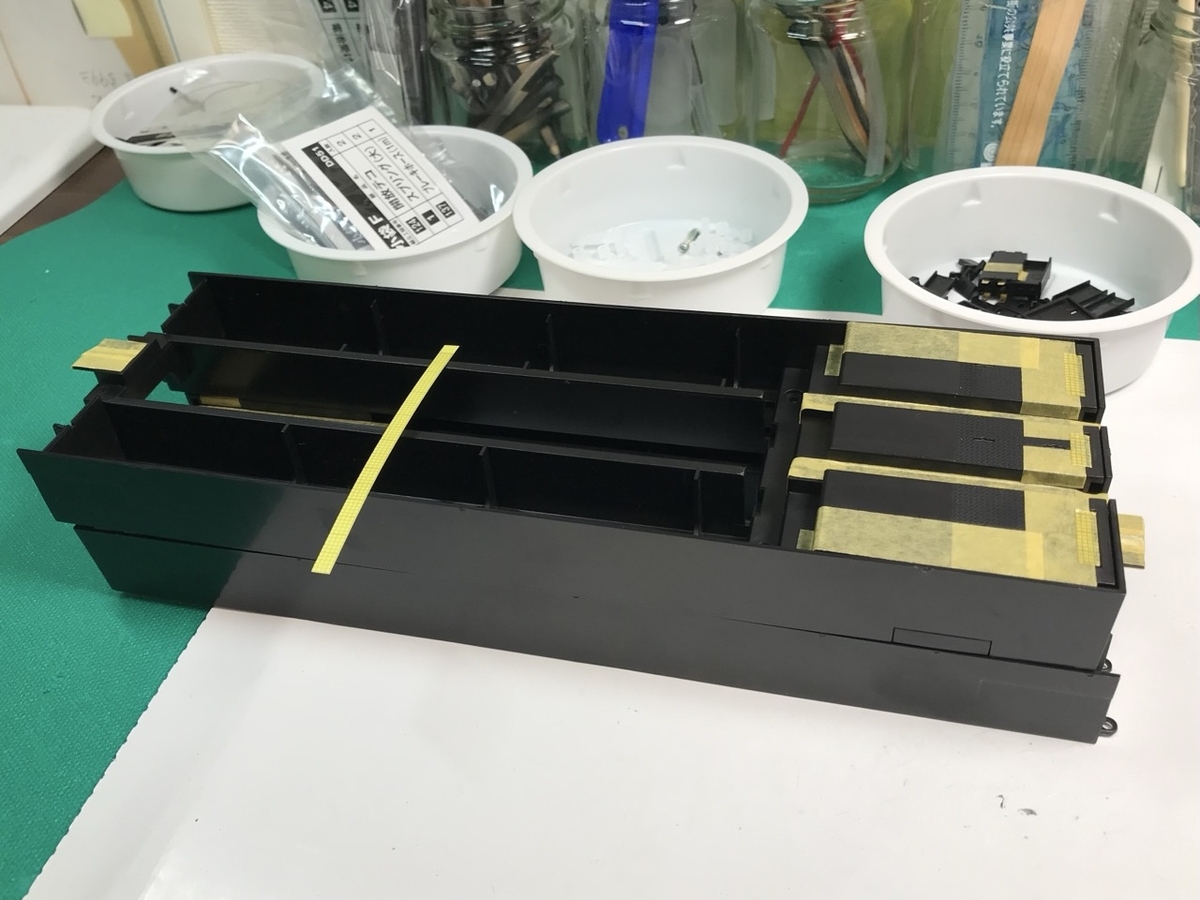 「1/45 ディーゼル機関車 DD51 貨物A更新機」を作ります。展示台の塗装について。