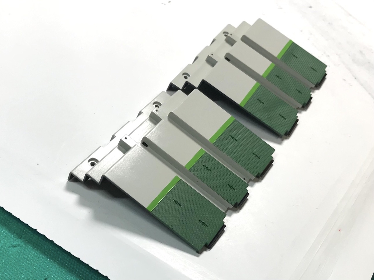 「1/45 ディーゼル機関車 DD51 貨物A更新機」を作ります。電池ボックスの蓋の塗装について。