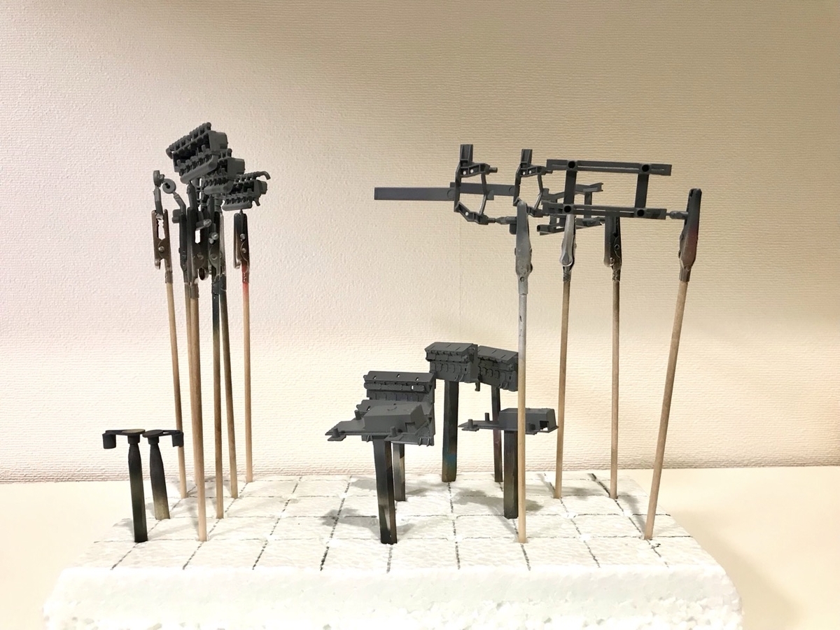 「1/45 ディーゼル機関車 DD51 貨物A更新機」を作ります。塗装したエンジンパーツの一部。