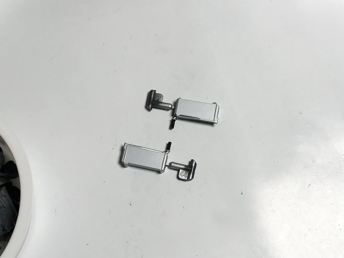 「1/45 ディーゼル機関車 DD51 貨物A更新機」を作ります。エンジンのパーツ