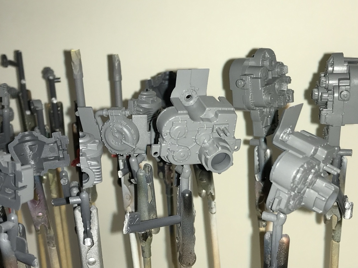 「1/45 ディーゼル機関車 DD51 貨物A更新機」を作ります。エンジンのパーツ