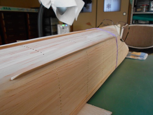 今井科学社製の帆船模型「1/80 日本丸」を作ります。ビルジキール・船体のパーツの取り付け。