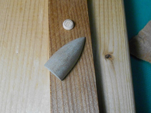 今井科学社製の帆船模型「1/80 日本丸」を作ります。ビルジキール・船体のパーツの取り付け。