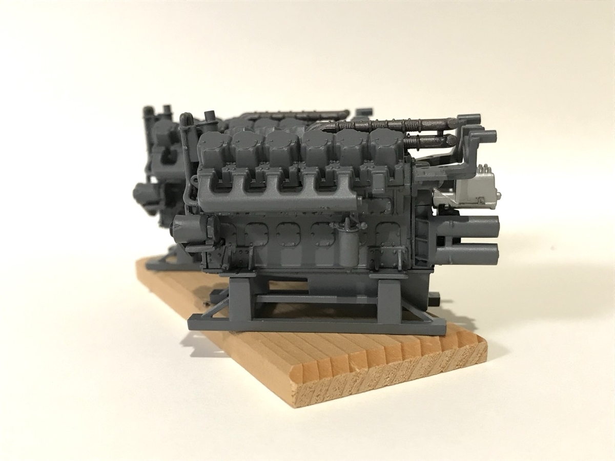 「1/45 ディーゼル機関車 DD51 貨物A更新機」を作ります。組み立て途中のエンジン。