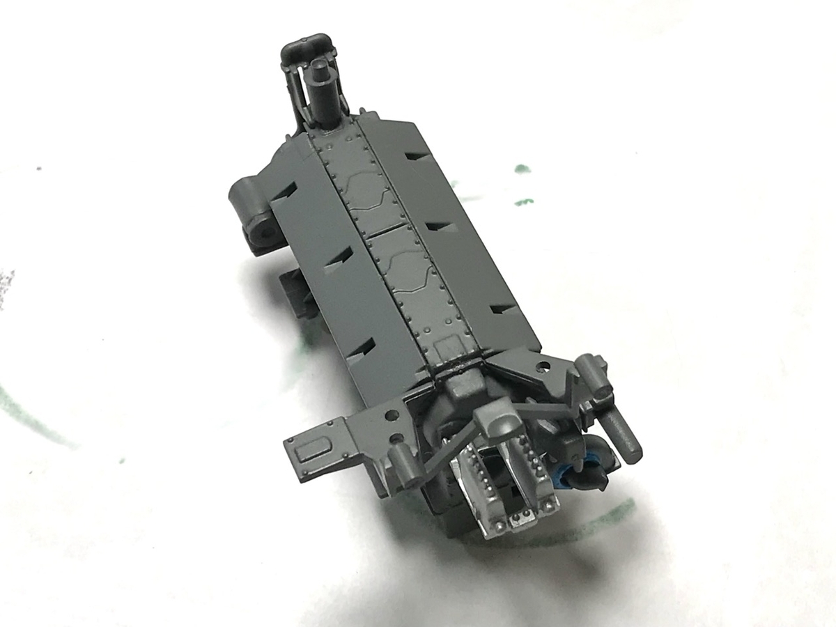「1/45 ディーゼル機関車 DD51 貨物A更新機」を作ります。エンジンの組立て。