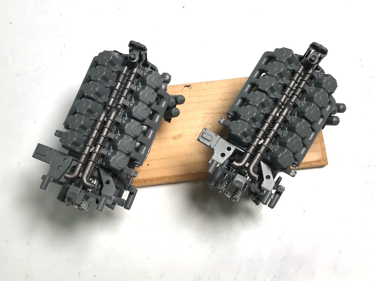 「1/45 ディーゼル機関車 DD51 貨物A更新機」を作ります。エンジンの組立て。