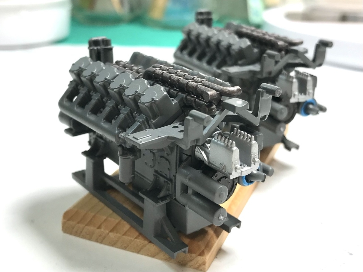 「1/45 ディーゼル機関車 DD51 貨物A更新機」を作ります。エンジンの組立て。