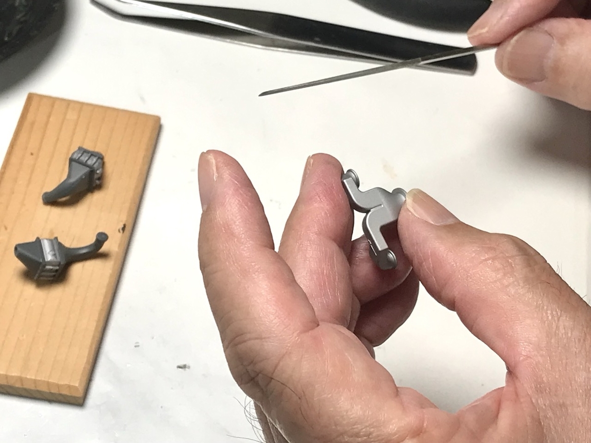 「1/45 ディーゼル機関車 DD51 貨物A更新機」を作ります。エンジンの組立て。