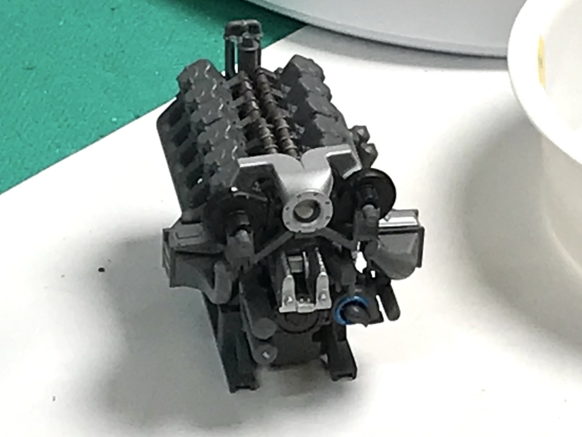 「1/45 ディーゼル機関車 DD51 貨物A更新機」を作ります。エンジンと液体変速機。