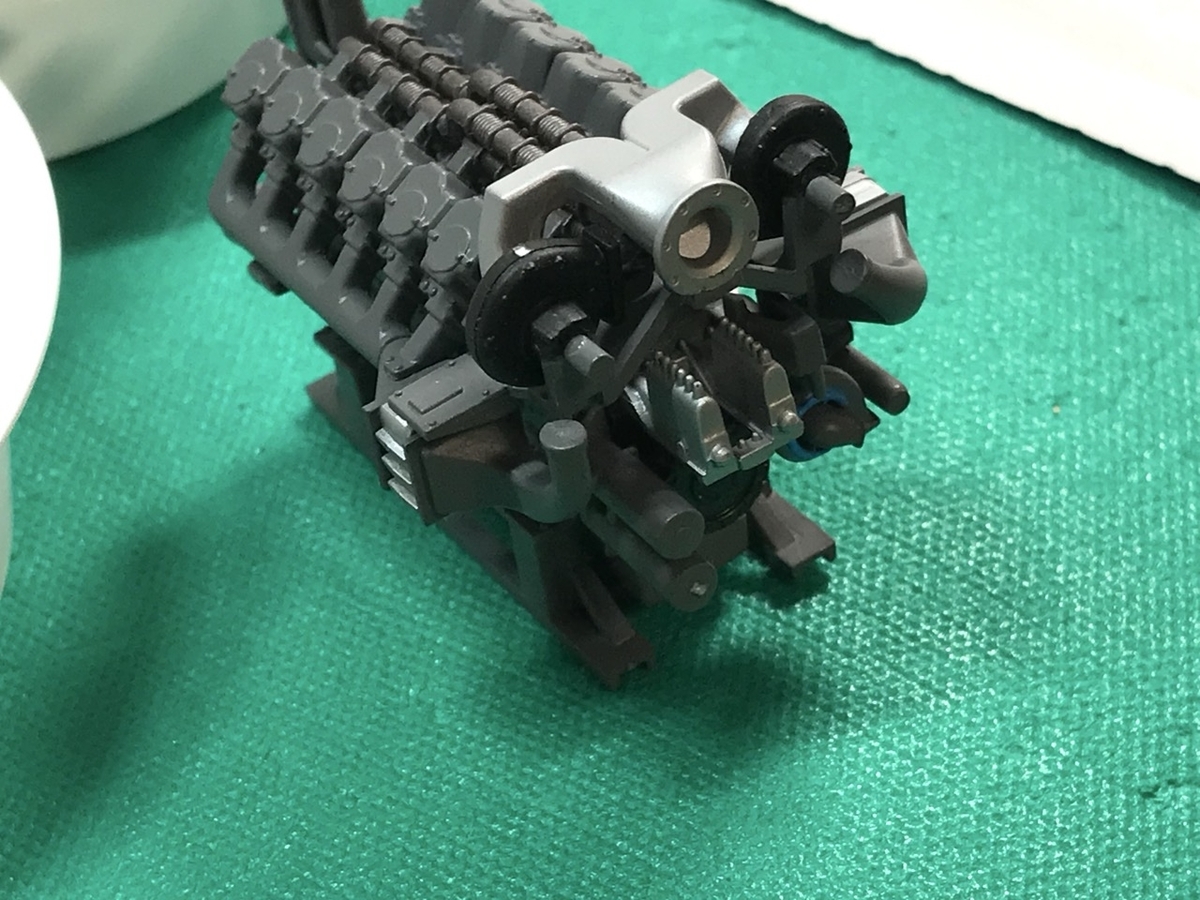 「1/45 ディーゼル機関車 DD51 貨物A更新機」を作ります。エンジンと液体変速機。