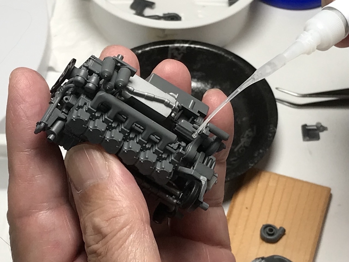 「1/45 ディーゼル機関車 DD51 貨物A更新機」を作ります。エンジンと液体変速機。