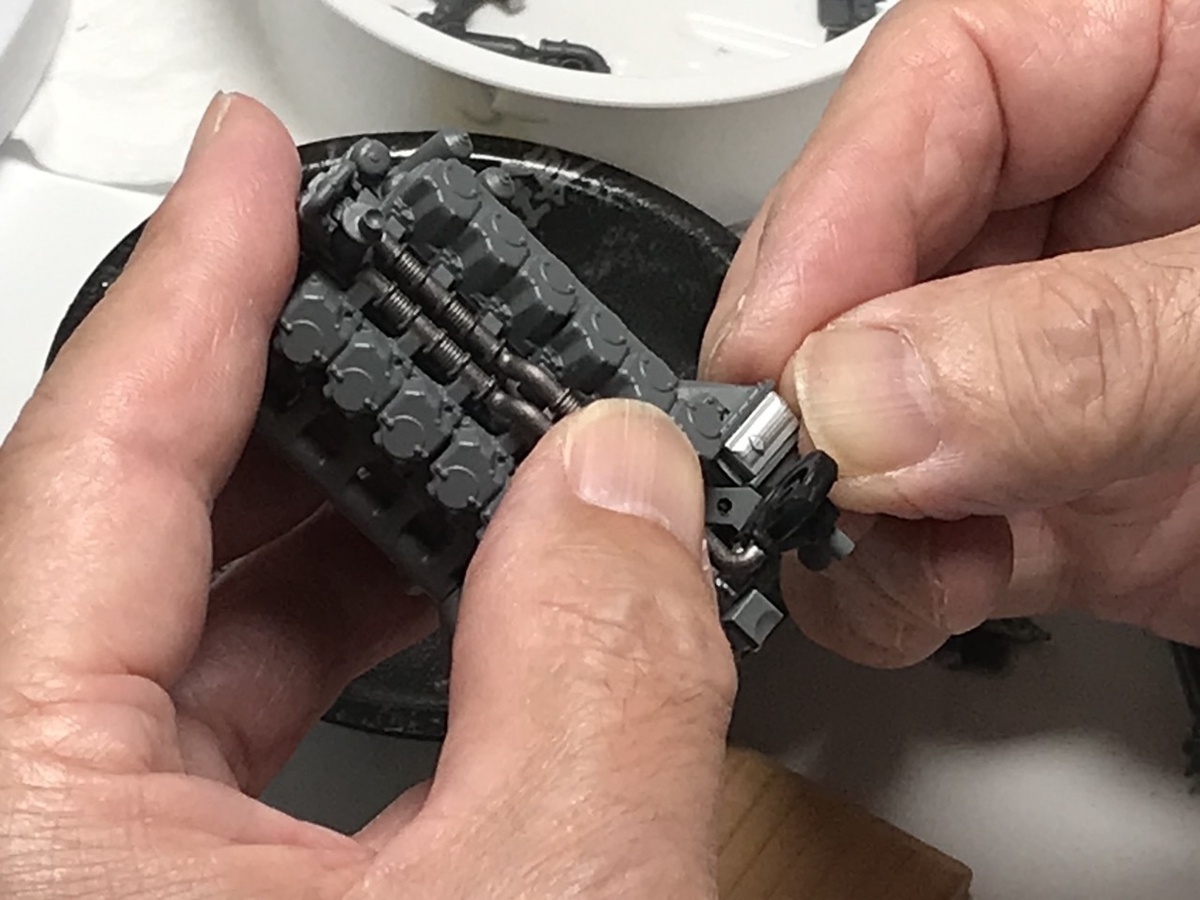 「1/45 ディーゼル機関車 DD51 貨物A更新機」を作ります。エンジンと液体変速機。