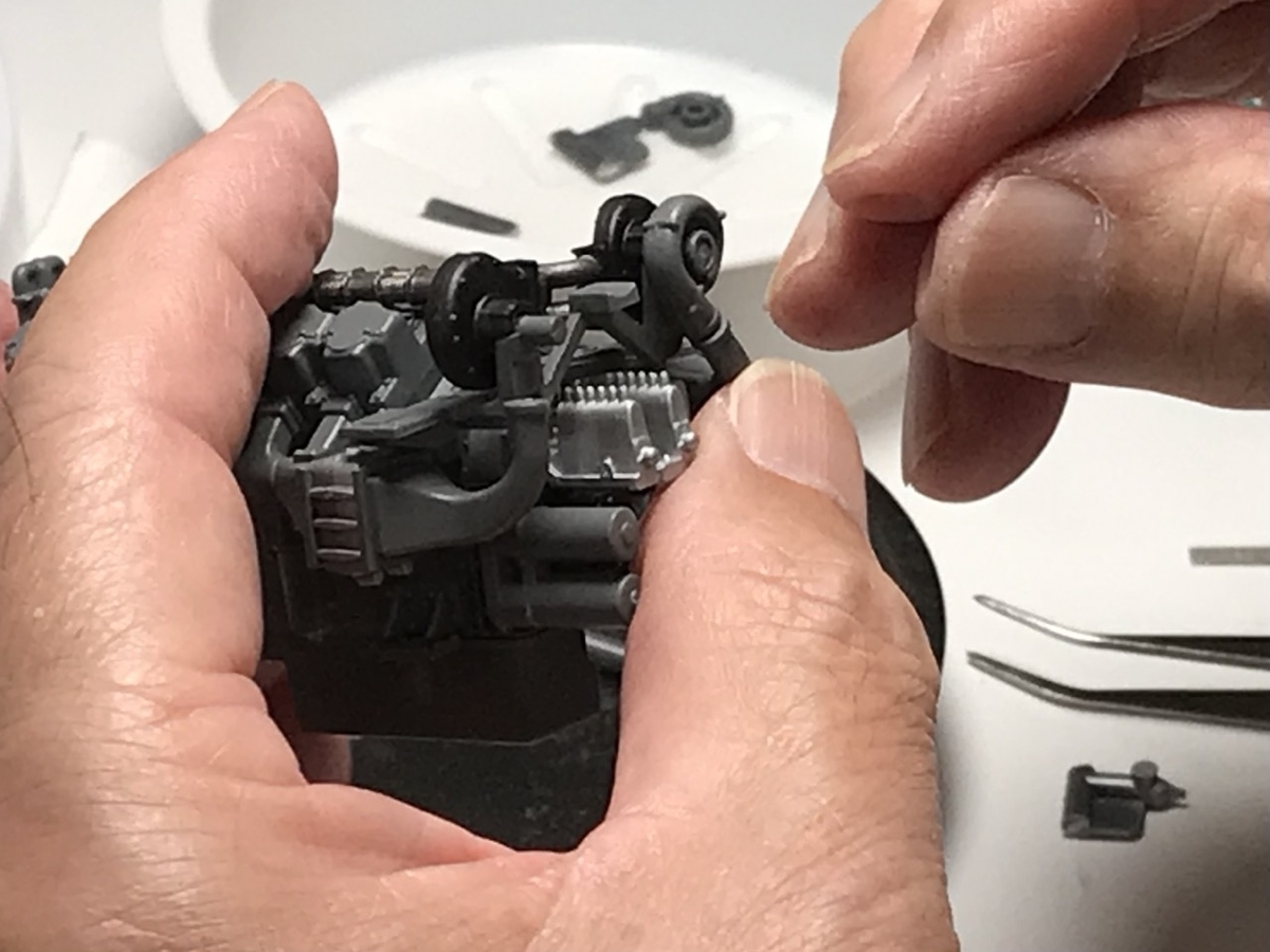 「1/45 ディーゼル機関車 DD51 貨物A更新機」を作ります。エンジンと液体変速機。