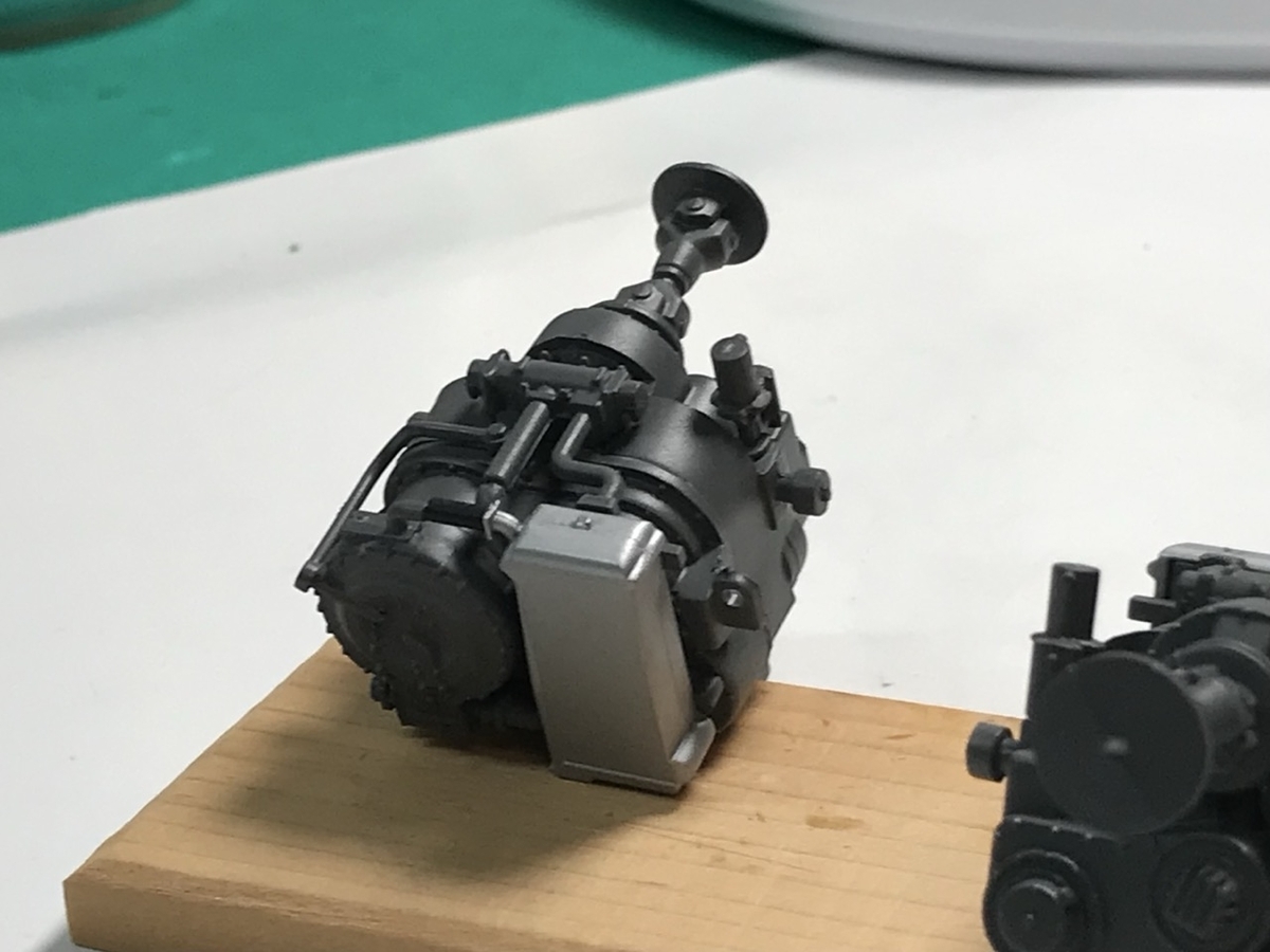 「1/45 ディーゼル機関車 DD51 貨物A更新機」を作ります。エンジンと液体変速機。