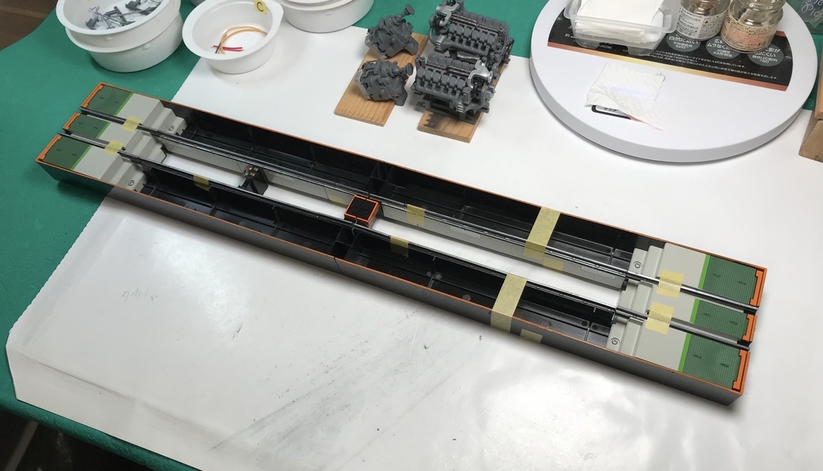 「1/45 ディーゼル機関車 DD51 貨物A更新機」を作ります。ライトを点けます。
