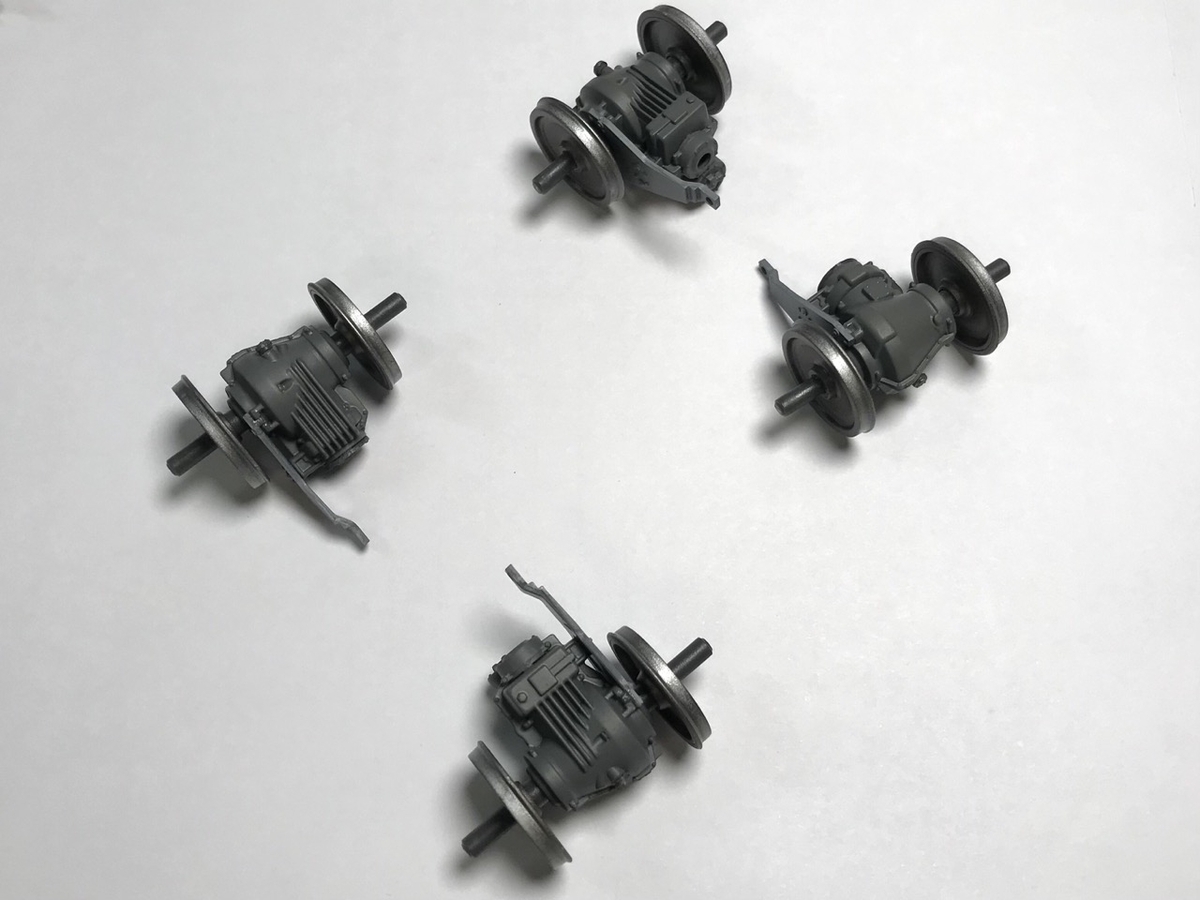 「1/45 ディーゼル機関車 DD51 貨物A更新機」を作ります。両端台車の組み立ての始まり