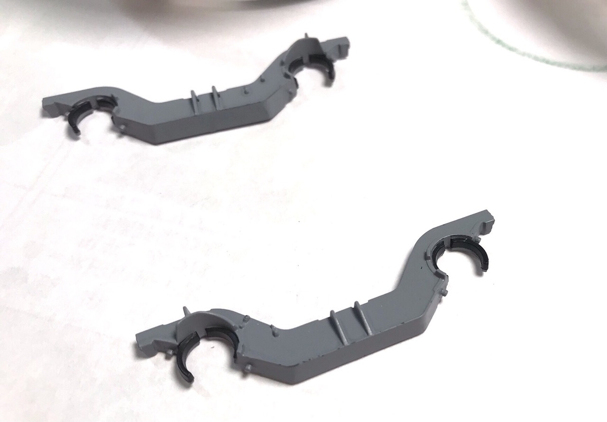 「1/45 ディーゼル機関車 DD51 貨物A更新機」を作ります。台車のパーツの塗装。