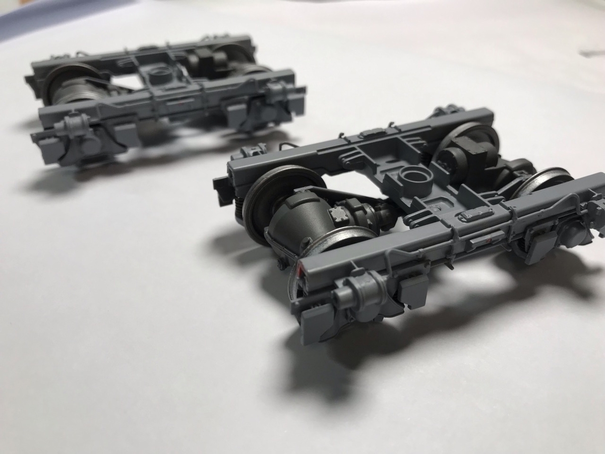 「1/45 ディーゼル機関車 DD51 貨物A更新機」を作ります。台車のパーツの塗装。